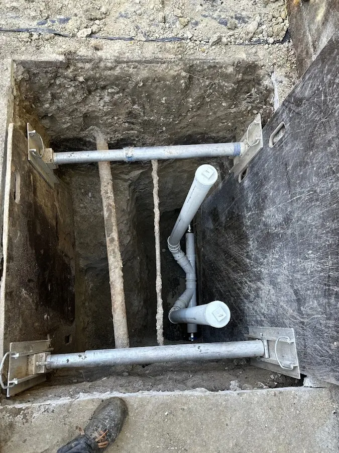 Experienced plumber completing Drain Cleaning work in Minoa